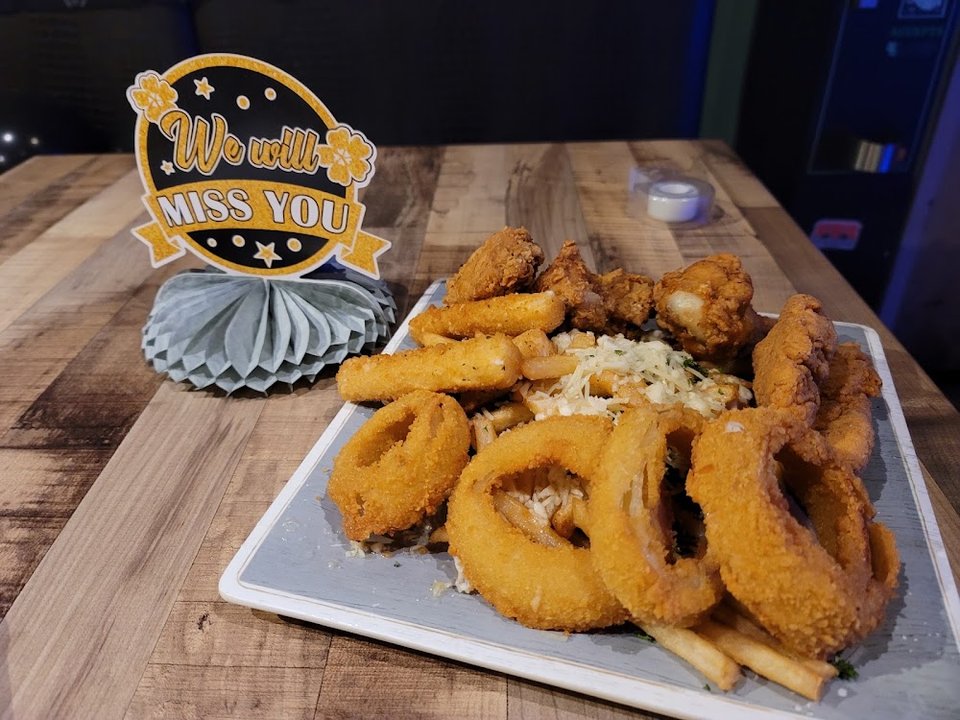 1 2 Mozz 1 2 Onion Ring